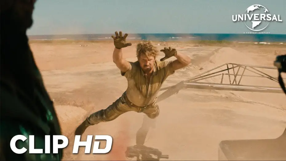 Video for the film The Fall Guy — Clip - Colt le pide una cita a Jody antes de su gran escena de acción en helicóptero