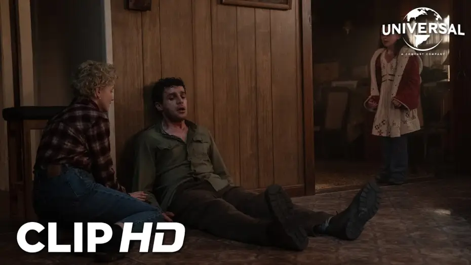 Video for the film Wolf Man — Clip en español - Probando la radio
