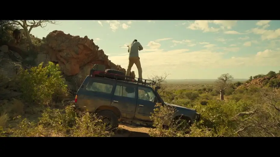 Video for the film Beast — Beast | Clip "Nate difende la Jeep dal leone"