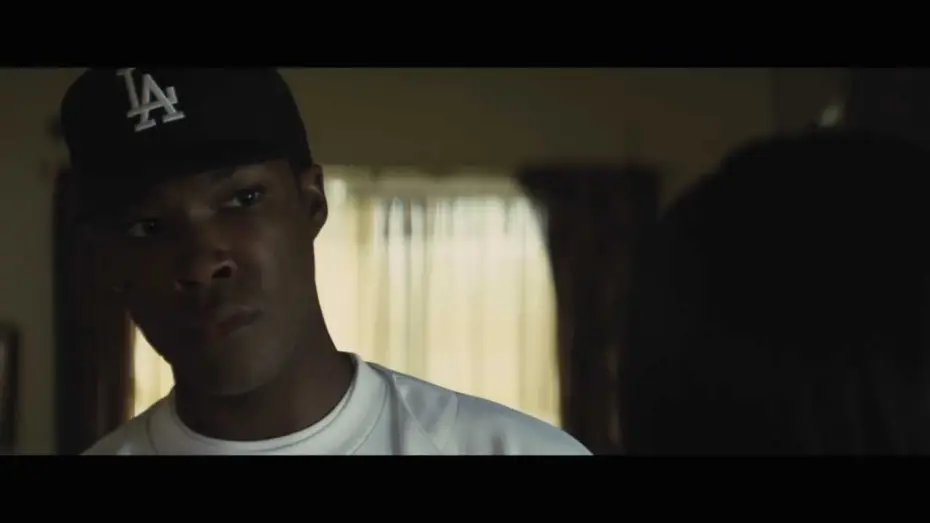 Video for the film Straight Outta Compton — N. W. A. - Straight Outta Compton / Extrait "Discussion entre Dr. Dre et sa mère" VF