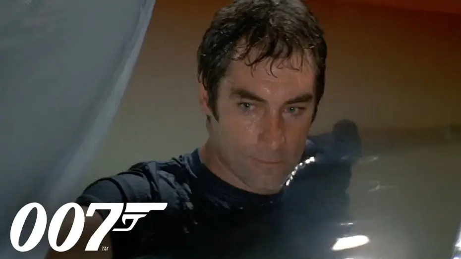Video for the film Licence to Kill — Bond Sneaks Aboard the Wavekrest