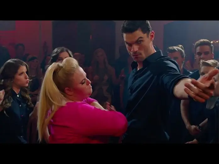 Video for the film Pitch Perfect 2 — Pitch Perfect 2 / Extrait 1 "Le match d'impro: Hip-Hop des années 90" [Au cinéma le 22 juillet]