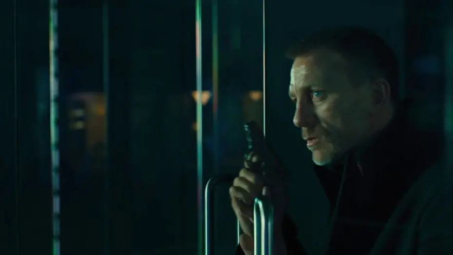 Video for the film Skyfall — Bond vs Patrice in Shanghai