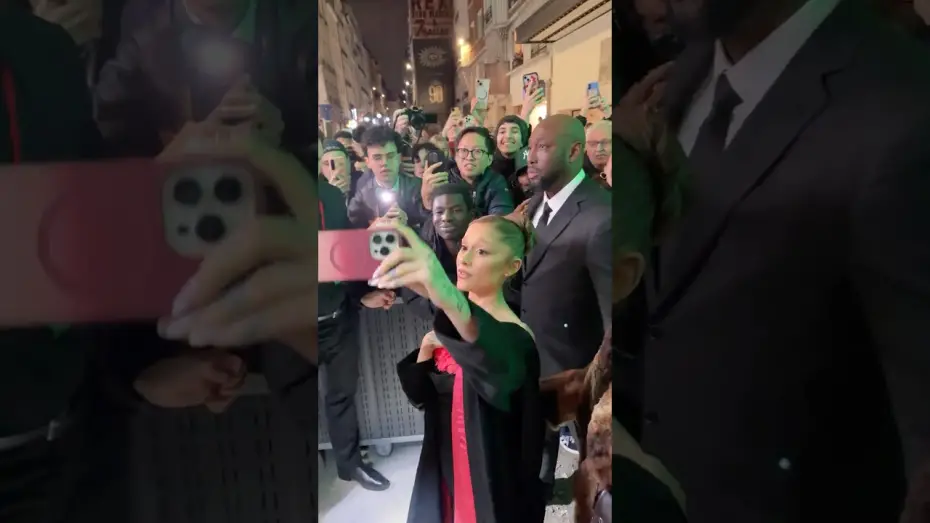 Video for the film Wicked Part Two — Ariana Grande showing all the love to fans at the Paris screening
