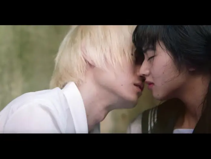 Video for the film Drowning Love — 小松菜奈と菅田将暉がキス寸前！映画『溺れるナイフ』特報映像