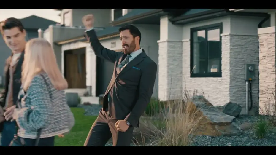 Video for the film Love Hurts — On the Set with Drew Scott