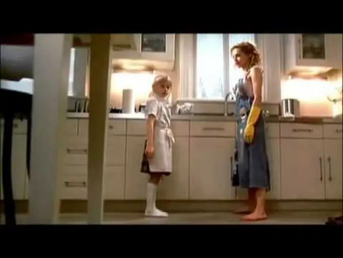 Video for the film Uptown Girls — Uptown Girls   Eine Zicke kommt selten allein HQ Trailer 2003) 2