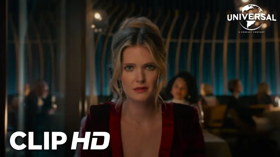 Video for the film Drop — Clip en español - Violet tiene noticias de su acosador
