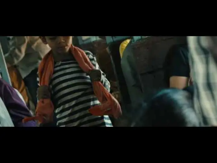 Video for the film Slumdog Millionaire — Film Clip - The Boys On A Train