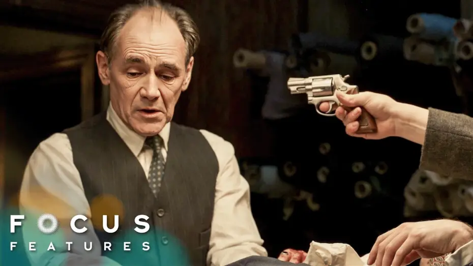 Video for the film The Outfit — The Moment a Tailor Stitches Up a Gangster