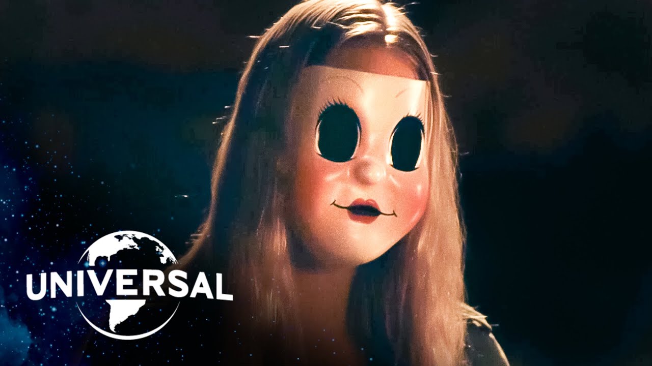 Video for the film The Strangers — Masked Intruders Attack From Inside the Home