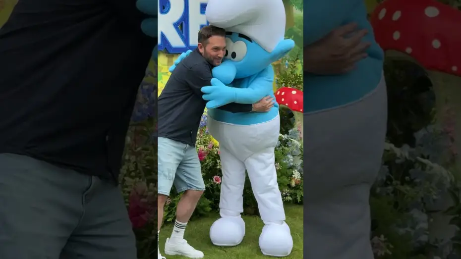 Video for the film The Smurfs Musical — UK Gala