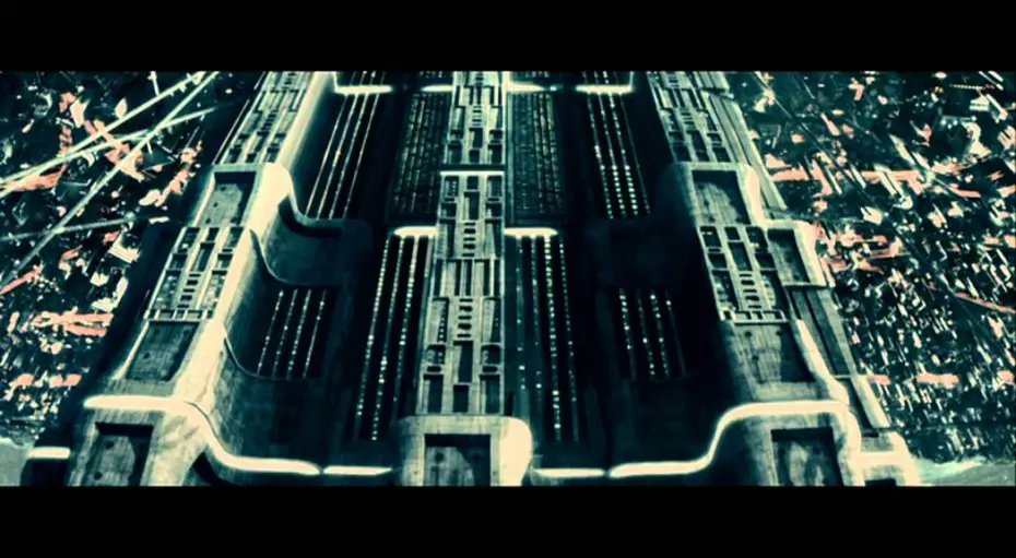 Video for the film Upside Down — Un amor entre dos mundos - Trailer HD