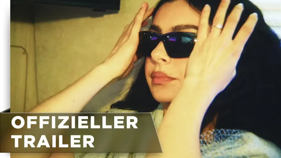 Video for the film The Moment — THE MOMENT | Offizieller Trailer OmU