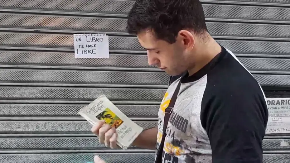 Video for the film Un puente hecho de hojas — Un puente hecho de hojas