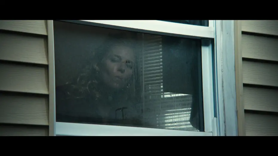 Video for the film American Woman — Женщина В Огне - Trailer
