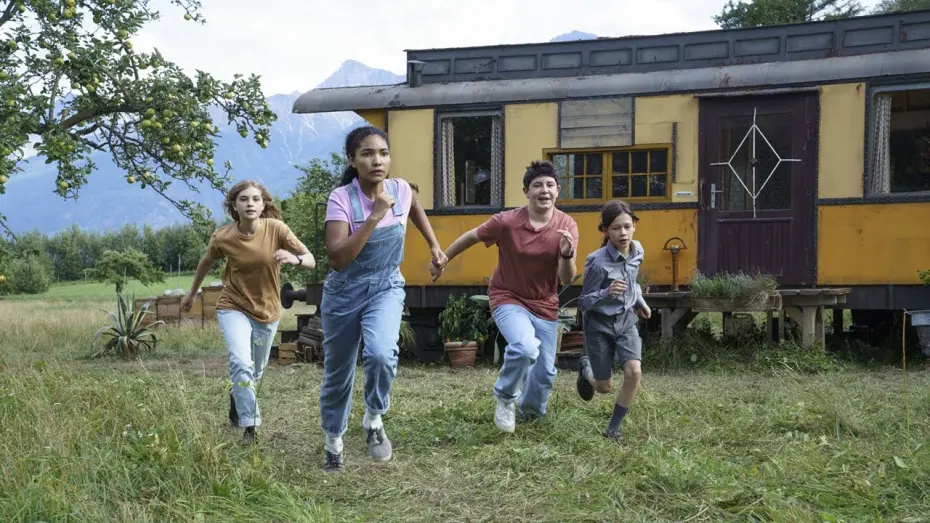Video for the film The Flying Classroom — Official HD Trailer [Subtitled]
