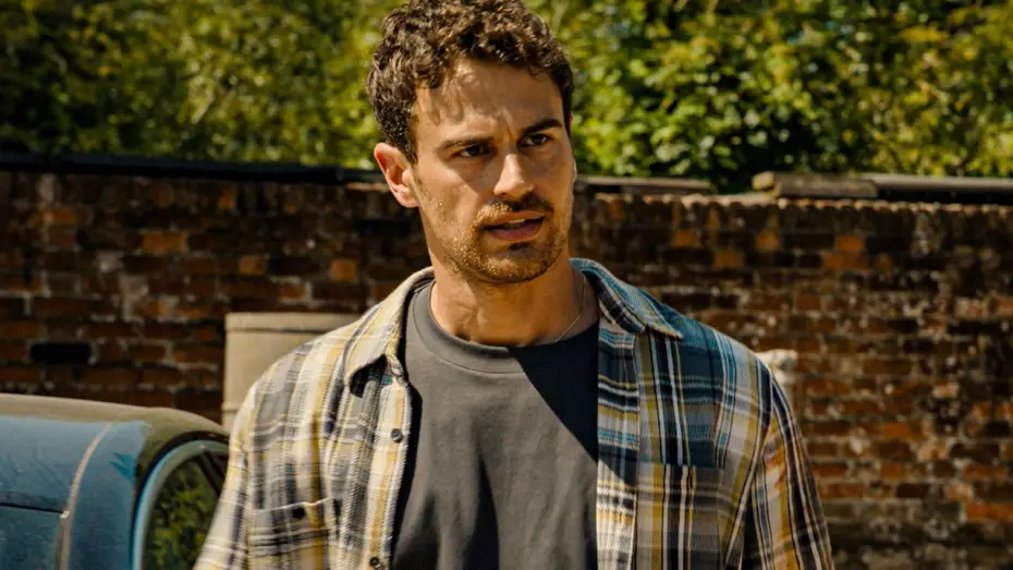 Video for the film Fuze — Theo James Betrays His Team