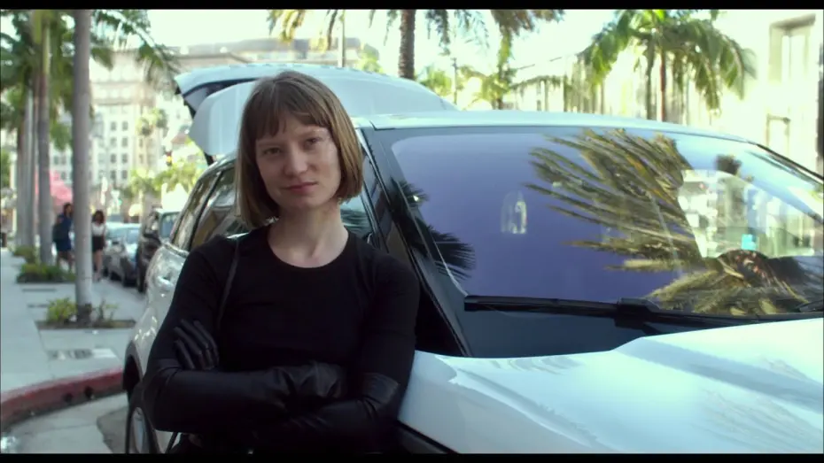 Video for the film Maps to the Stars — MAPS TO THE STARS: clip - "How's show business?"