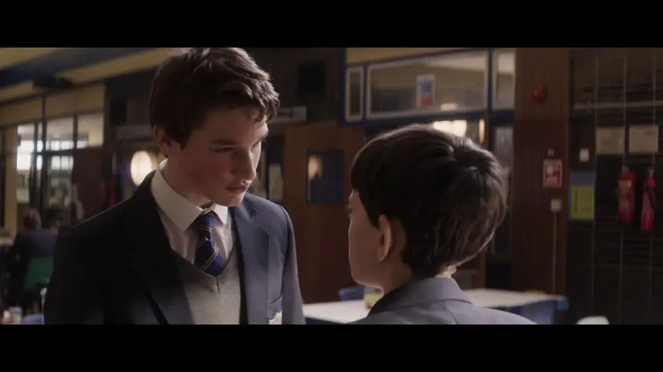 Video for the film A Monster Calls — QUELQUES MINUTES APRES MINUIT - Extrait Ne plus être invisible - VF