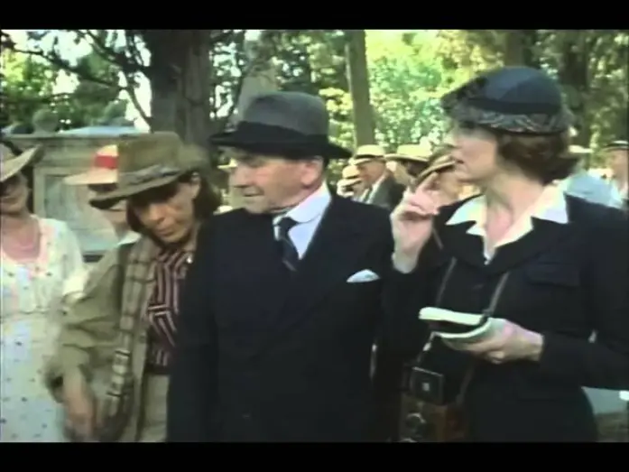 Video for the film Tea with Mussolini — Tea With Mussolini Trailer 1999