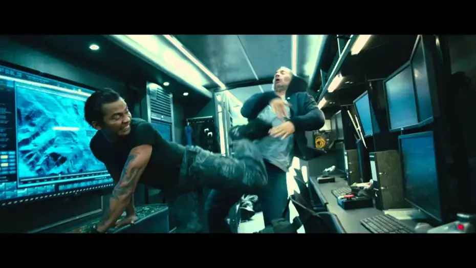Video for the film Furious 7 — Fast & Furious 7 - Extrait 3 "Combat entre Brian et Kiet" VF [Au cinéma le 1er Avril]