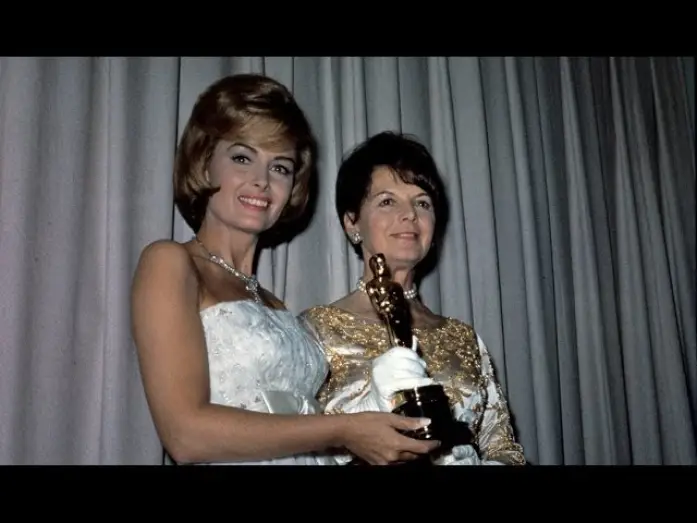 Video for the film Cleopatra — 8 1/2 and Cleopatra Win Costume Design: 1964 Oscars