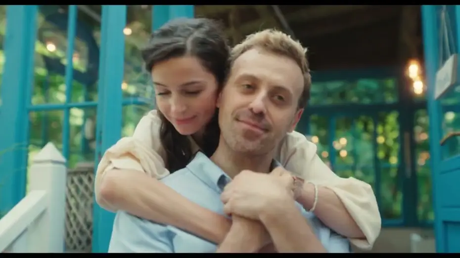Video for the film Love Like Honey — Miłość jak miód – w kinach od 9 lutego 2024 r.