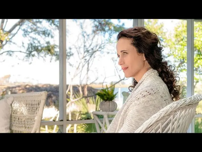 Video for the film The Beach House — Cast Interviews - Andie MacDowell - The Beach House