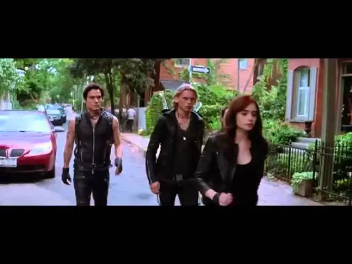 Video for the film The Mortal Instruments: City of Bones — Cazadores de Sombras: Ciudad de Hueso trailer 2 en español