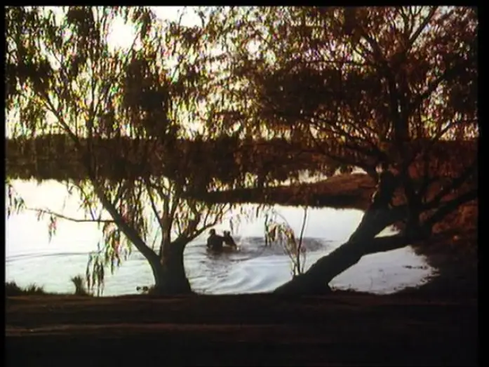 Video for the film What's Eating Gilbert Grape — ¿a quien ama gilbert grape? trailer en español