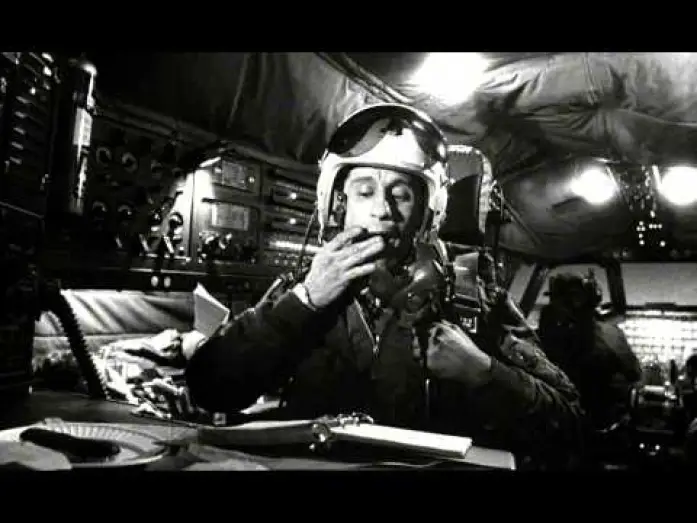 Video for the film Dr. Strangelove or: How I Learned to Stop Worrying and Love the Bomb — Docteur Folamour - Extrait VF