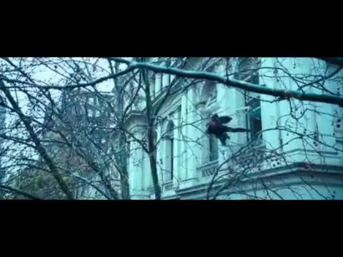 Video for the film Killer Elite — Asesinos de élite - Trailer en español