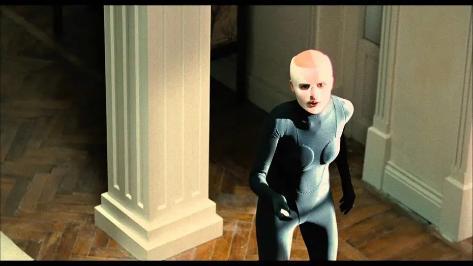 Video for the film The Skin I Live In — La Piel Que habito - Tráiler Oficial