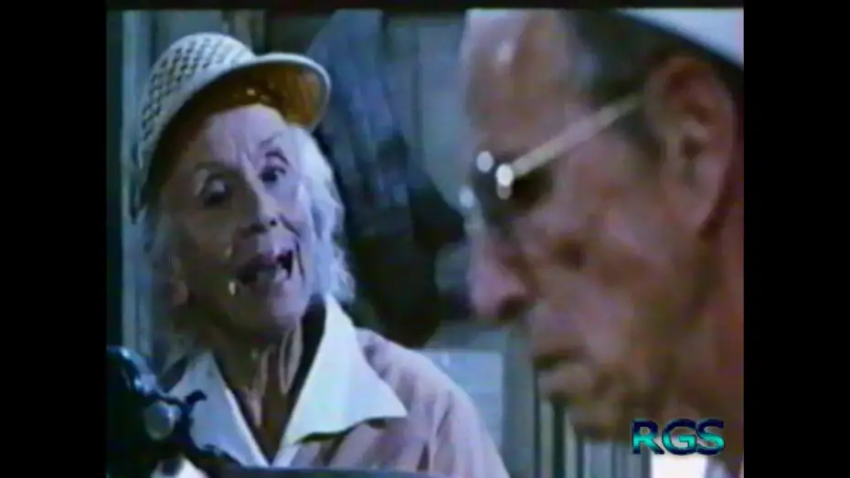 Video for the film *batteries not included — Miracle sur la 8e rue - Bande d'annonce  VF.(Batteries Not Included).