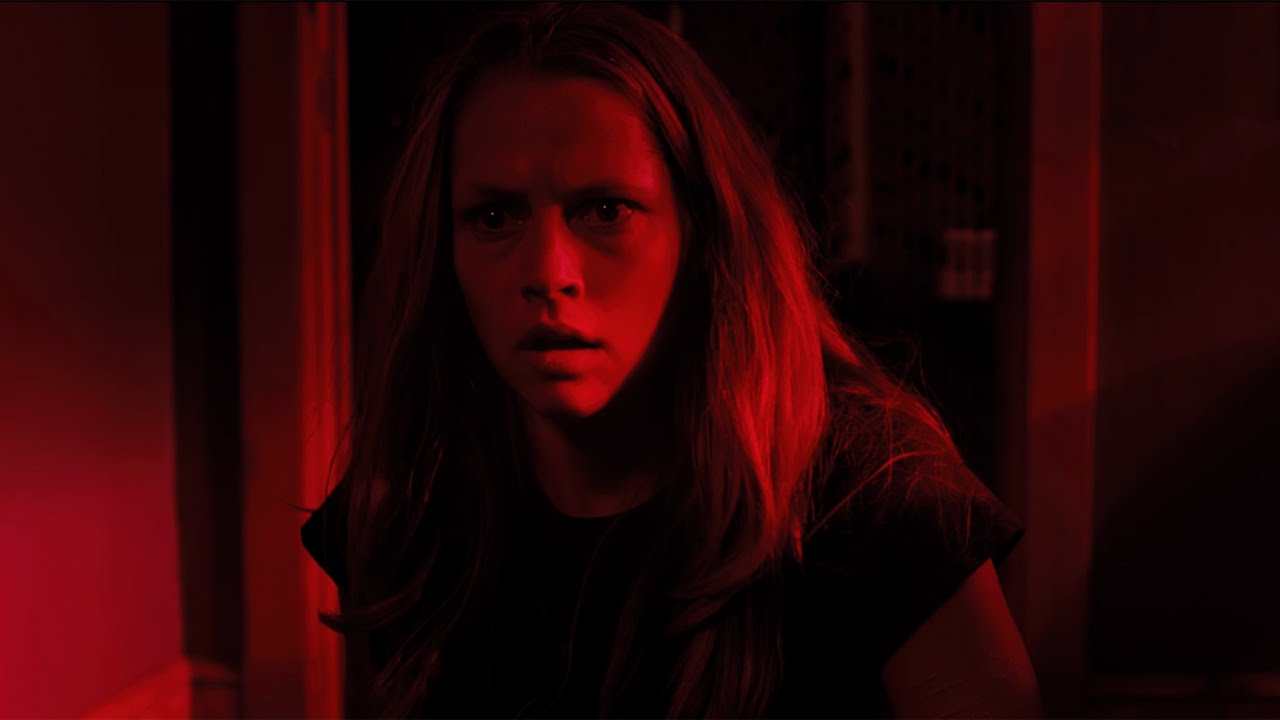 Video for the film Lights Out — Lights Out - Official Trailer 2 [HD]