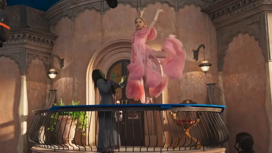 Video for the film Wicked — A Week On Set With Ariana