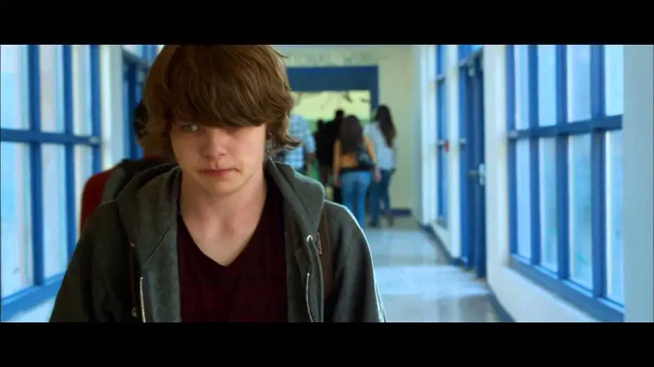 Video for the film The Guest — THE GUEST (Tráiler Oficial España "The Guest")