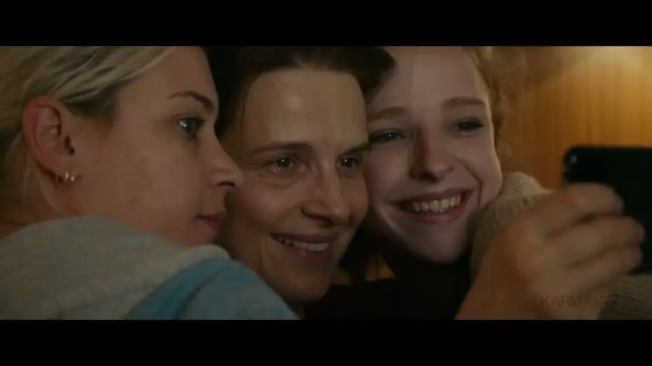 Video for the film Between Two Worlds — EN UN MUELLE DE NORMANDÍA | Tráiler Oficial Español