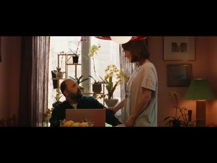 Video for the film Two Women — Bande-annonce "Deux femmes et quelques hommes" de Chloé Robichaud