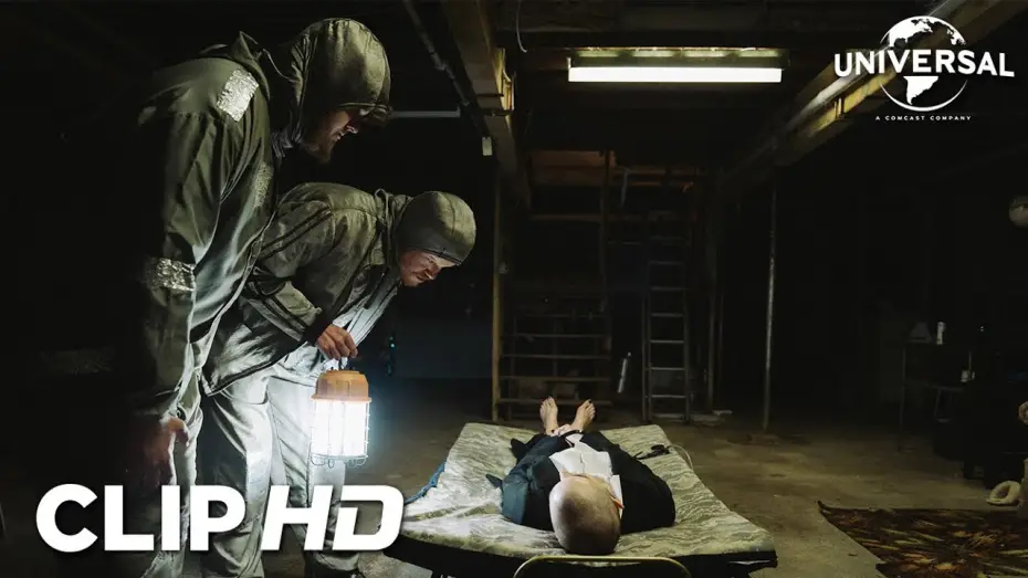 Video for the film Bugonia — Clip en español - ¿Cómo sabes que es un alienígena?