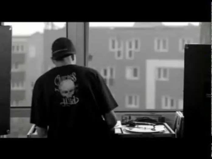 Video for the film La Haine — Trailer La Haine (El Odio) by Adrián Marín