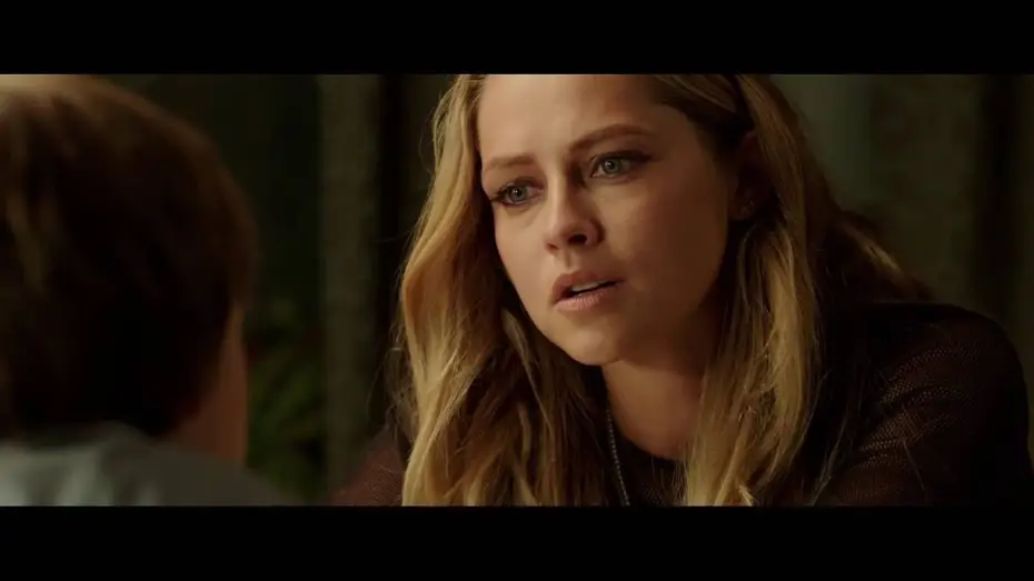 Video for the film Lights Out — Nunca apagues la luz - Tráiler Oficial Castellano HD