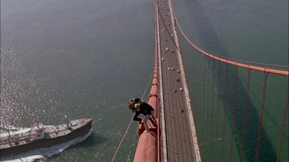 Video for the film A View to a Kill — Bond and Zorin Fight on the Golden Gate Bridge