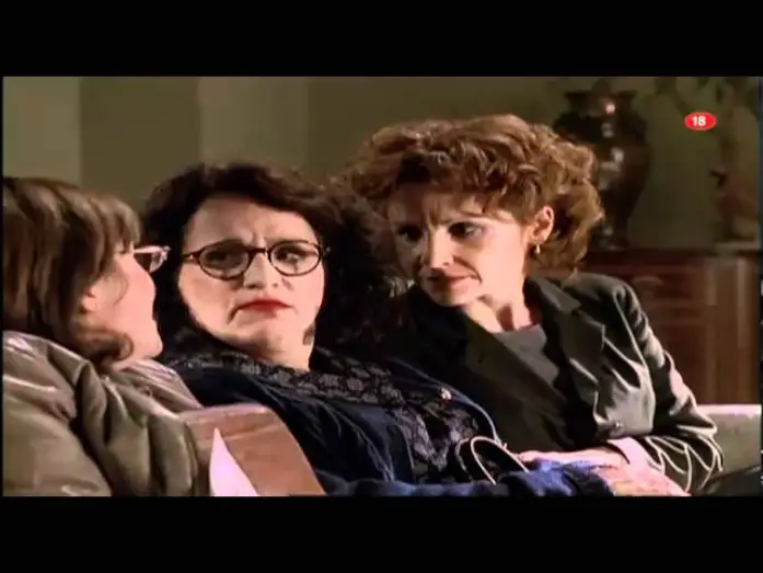 Video for the series Six Feet Under — A DOS METROS BAJO TIERRA ESTRENO ESTE DOMINGO