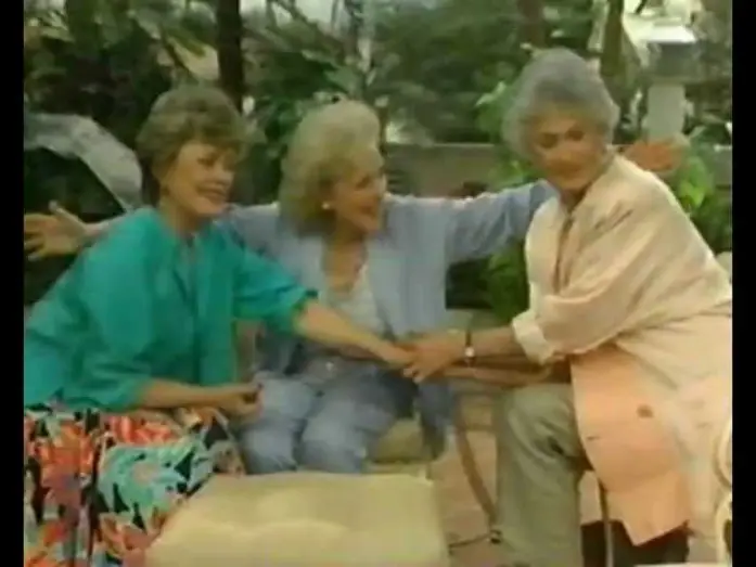 Видео к сериалу The Golden Girls — Les Craquantes (The Golden Girls French Theme)