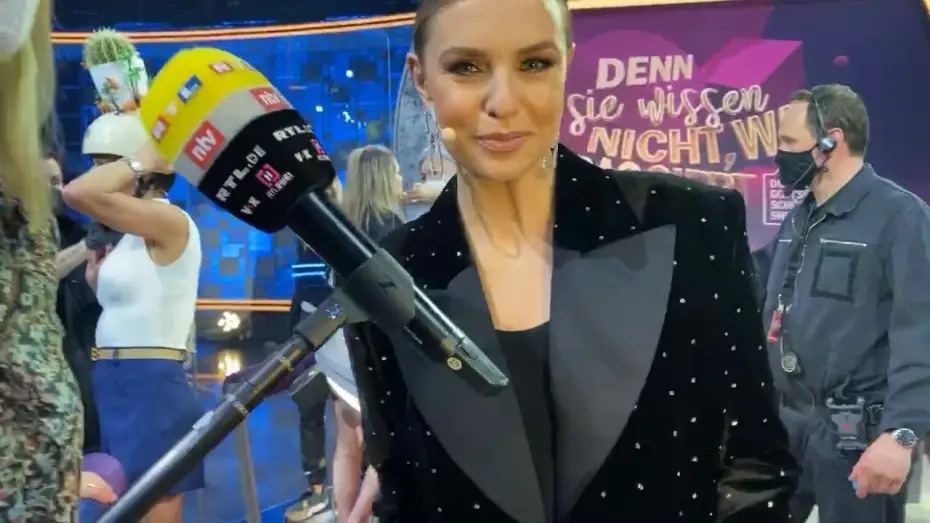 Video for the series Denn sie wissen nicht, was passiert — Denn sie wissen nicht, was passiert - Live in der Werbepause