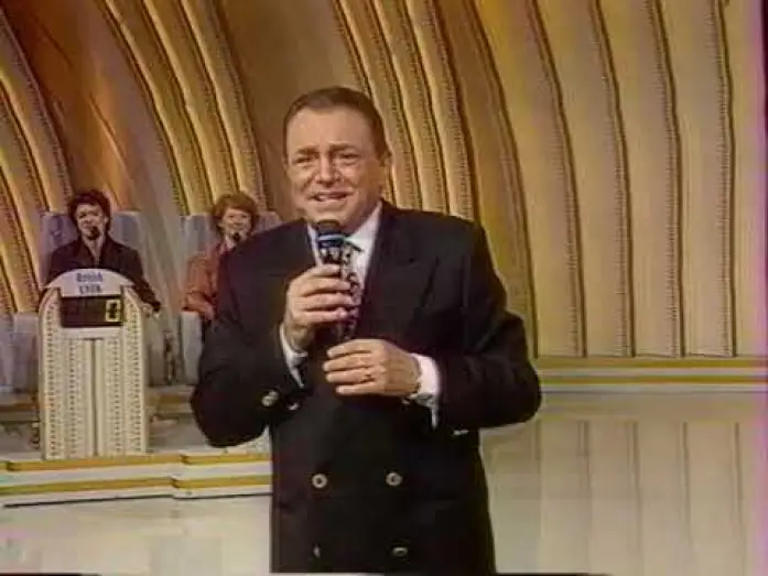 Video for the series Le monde est à vous — Générique d'ouverture "Le monde est à vous", France 2 - 13 octobre 1996