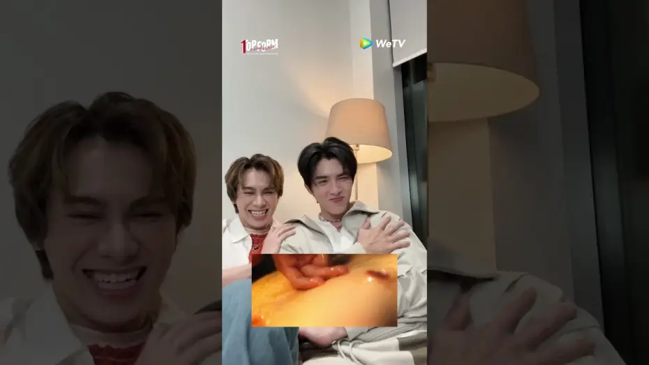 Видео к сериалу Top Form — [Reaction] Top Form กอดกันมั้ย นายตัวท็อป | สมาร์ท-บูม กับซีนน้ำผึ้งในตำนานของตัวเองจะเป็นยังไง!?