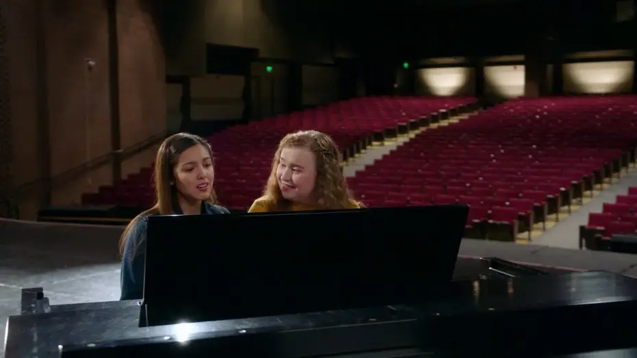 Video for the series High School Musical: The Musical: The Series — High School Musical : La Comédie Musicale, La Série - Bande Annonce [VOST]